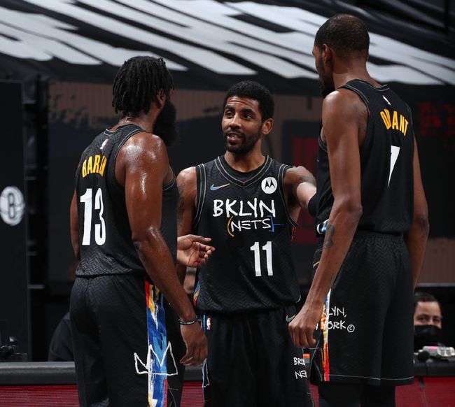 字母哥谈七连败：任何人不该只打着自己的小算盘，必须专注赢球（字母哥谈七连败：没人该只顾小算盘，必须把赢球放第一）