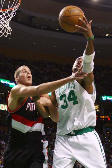 2025足协杯决赛前瞻：北京国安成就五冠荣耀？河南队新王加冕？（2025足协杯决战前瞻：北京国安冲击第五冠，河南队力争加冕新王）