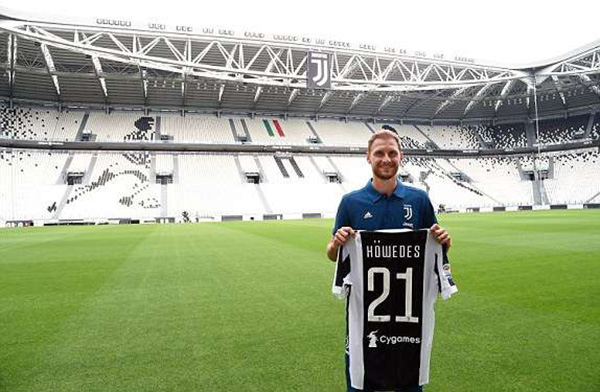 京媒：冯博轩因伤缺席今天的赛前训练，李磊今天出现在训练中（京媒：冯博轩伤缺今日赛前训练，李磊现身训练场）