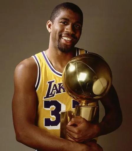 乌度卡：控卫是最难打的位置之一，阿门需要在攻传之间找平衡（乌度卡：控卫属最吃力位置之一，阿门需在得分与组织间把握平衡）